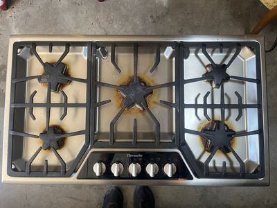 Thermador 36" 5-Burner Gas Cooktop – Stainless Steel