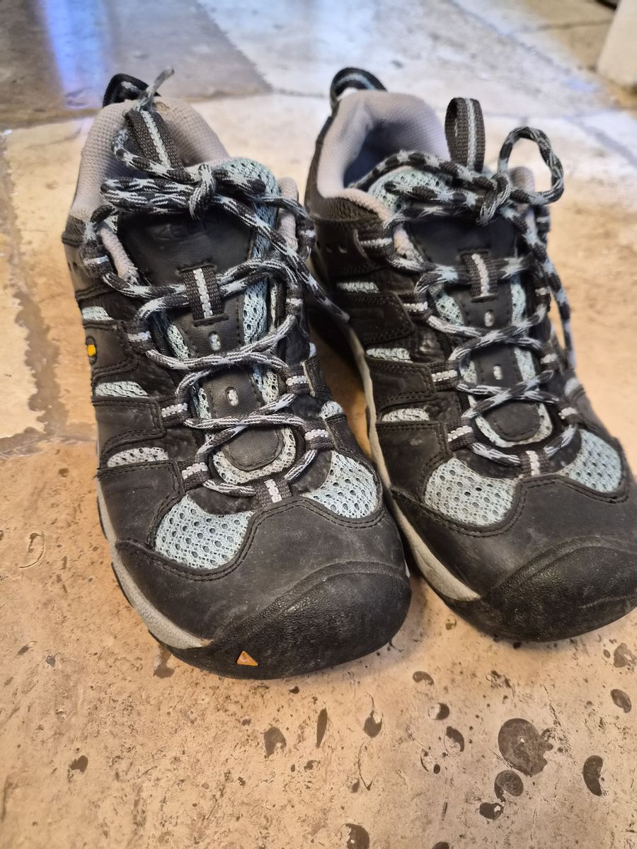 Keen womens Koven hiking shoes