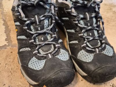 Keen womens Koven hiking shoes