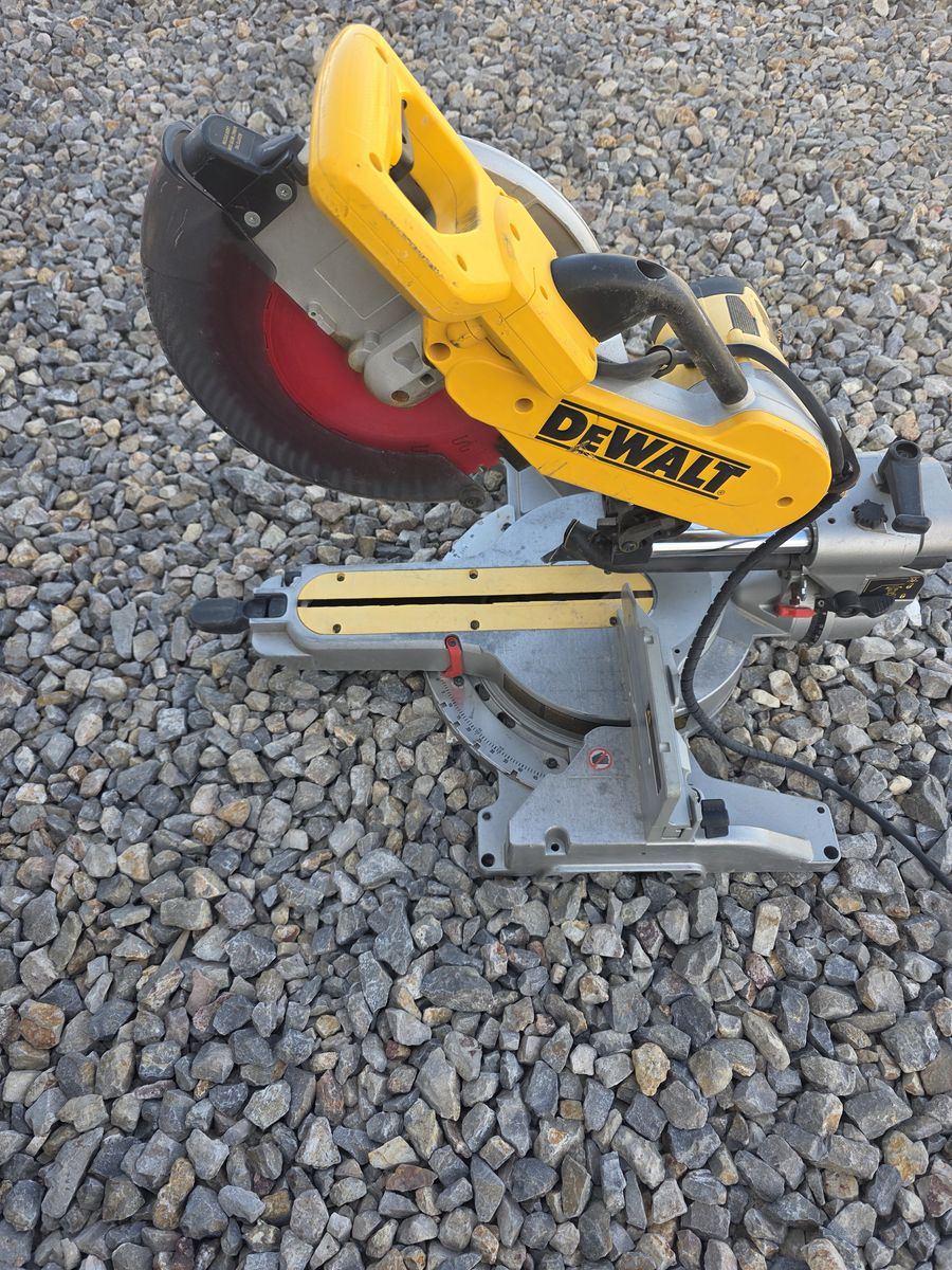 DeWalt sliding miter saw