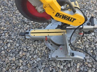 DeWalt sliding miter saw