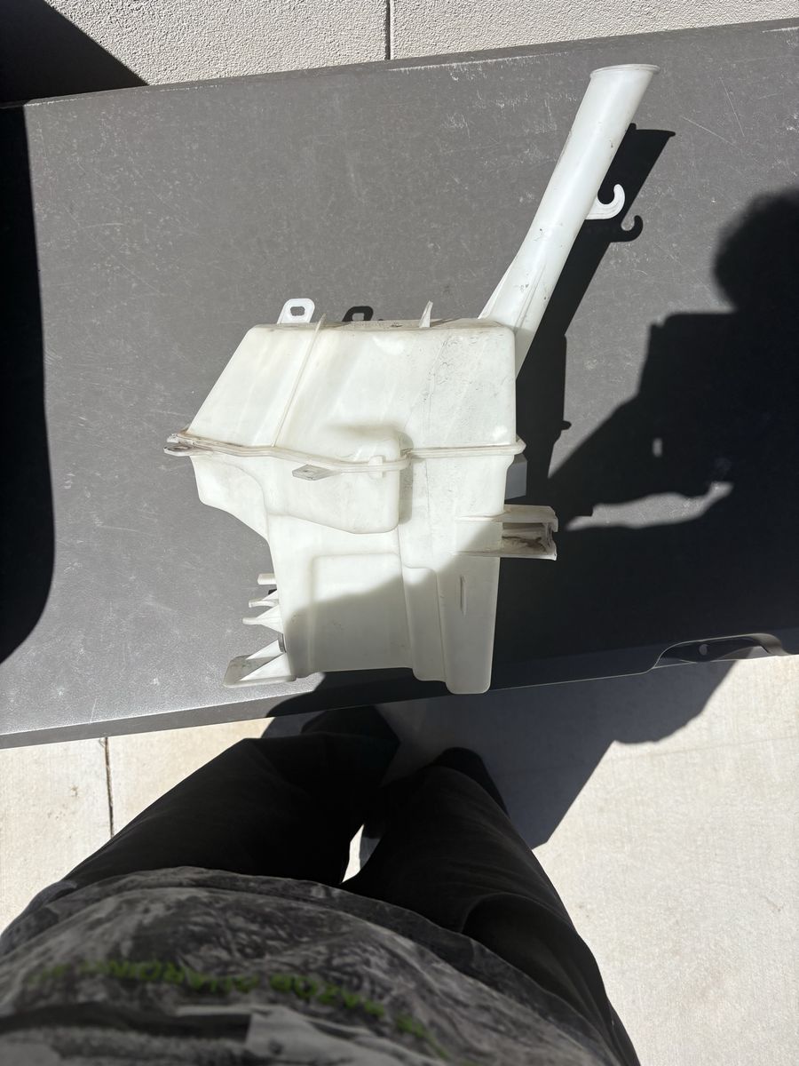 hyundai veloster wiper fluid tank