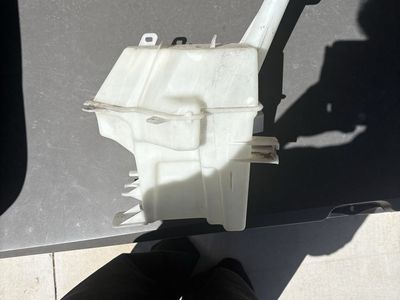 hyundai veloster wiper fluid tank