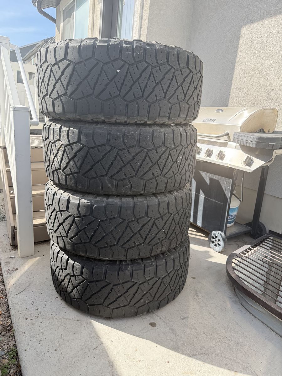 37/13.50R22 Nitto Ridge Grappler Load F 12ply