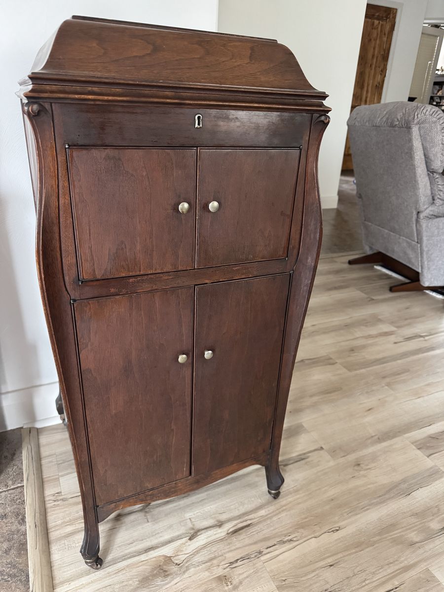Victrola Antique Record Player