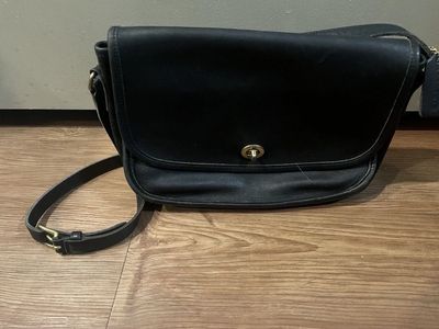 Vintage Coach Black Leather Crossbody Shoulder Bag with Brass Turnlock