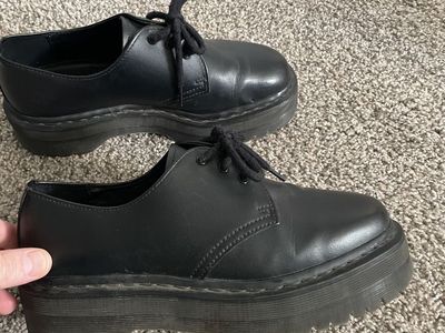 Dr. Martins Unisex size 9Men, 10Woman