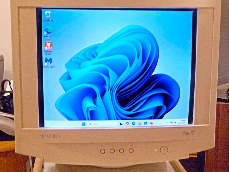 Princeton Ultra 72-A, 17" CRT Monitor w/Swivel Stand, from 1998