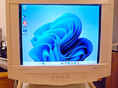 Princeton Ultra 72-A, 17" CRT Monitor w/Swivel Stand, from 1998
