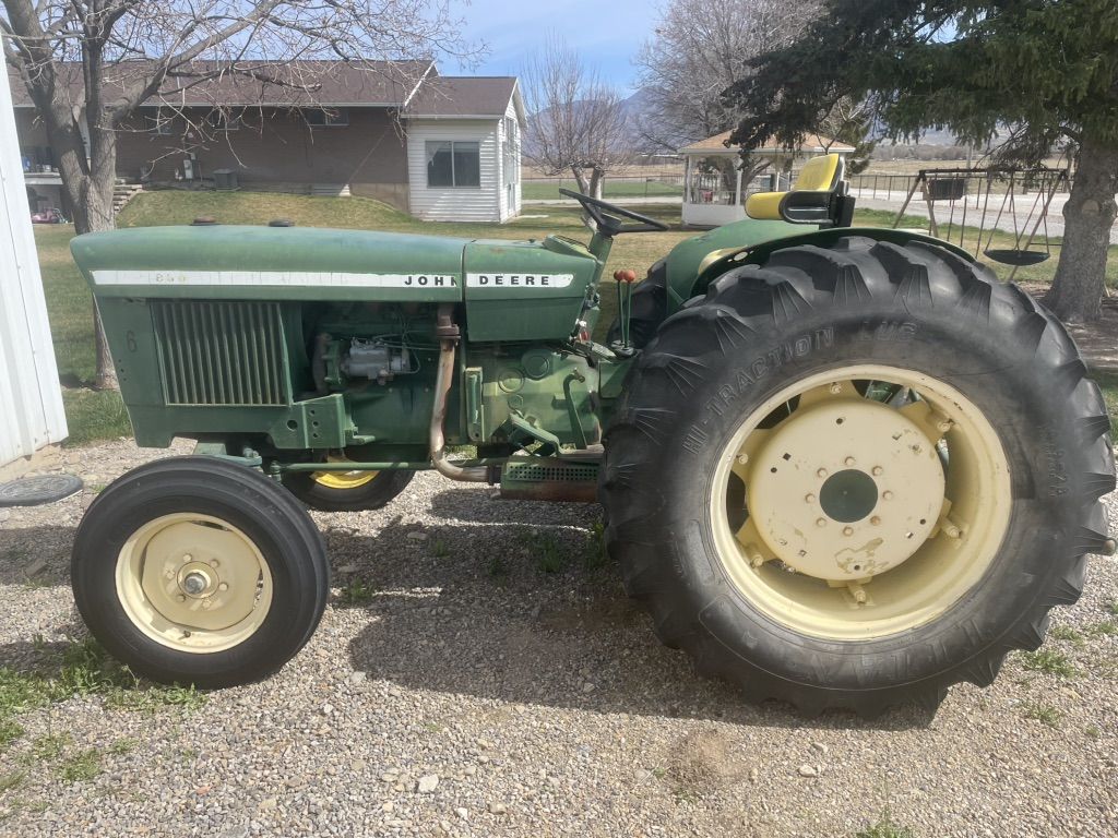 John Deere 830 (PRICE DROP)