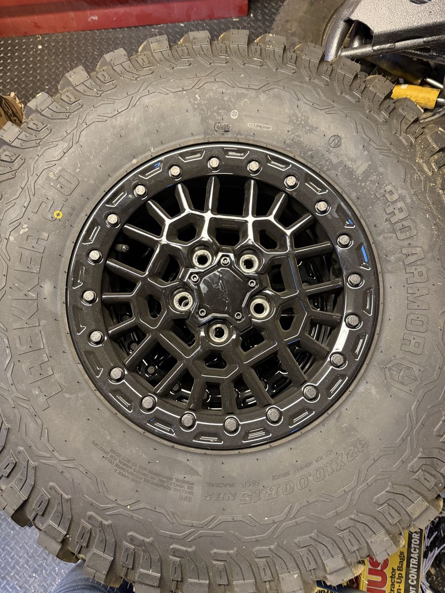 Pro Armor Treadripper 32x10.00-15 Radial Tire with Black Beadlock Wheel- 2026 RZR Pro R