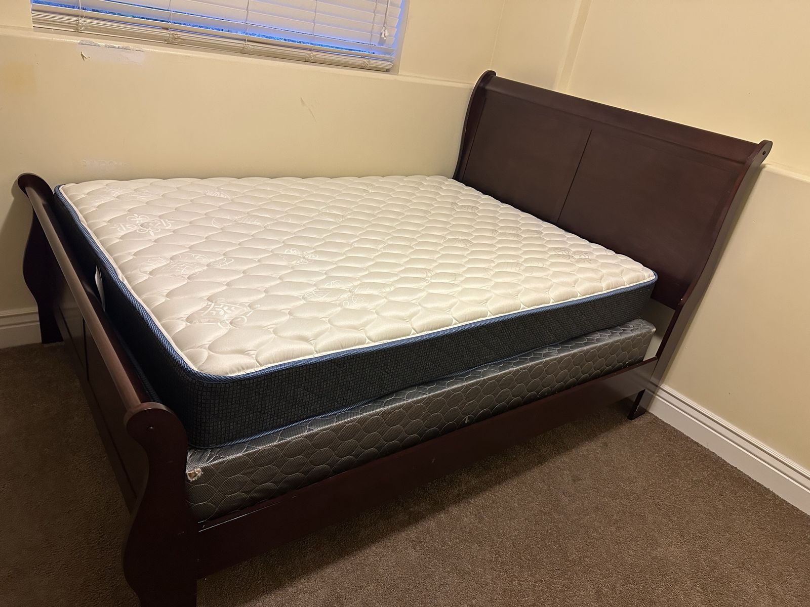 Full bed and mattress