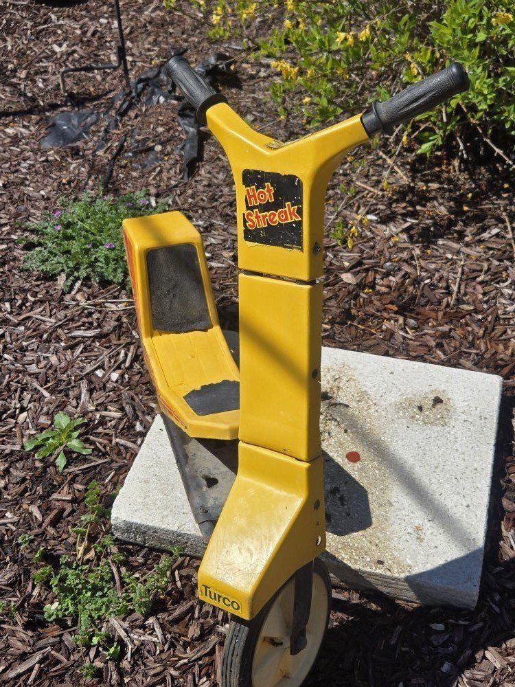 VintageTurco "Hot Streak" Pedal Scooter