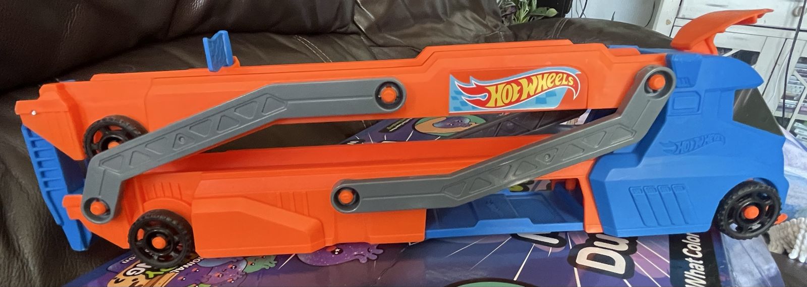 Hot Wheels hauler and race track