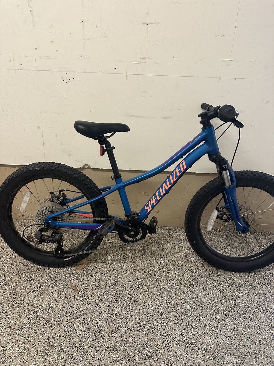 Specialized Riprock Blue Kids Mountain Bike Front Suspension Disc Brakes