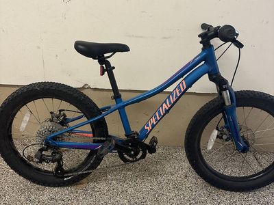 Specialized Riprock Blue Kids Mountain Bike Front Suspension Disc Brakes