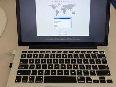 2015 Apple MacBook Pro 13" A1502 i5-5257 16GB RAM 128GB SSD w/ Wireless Mouse