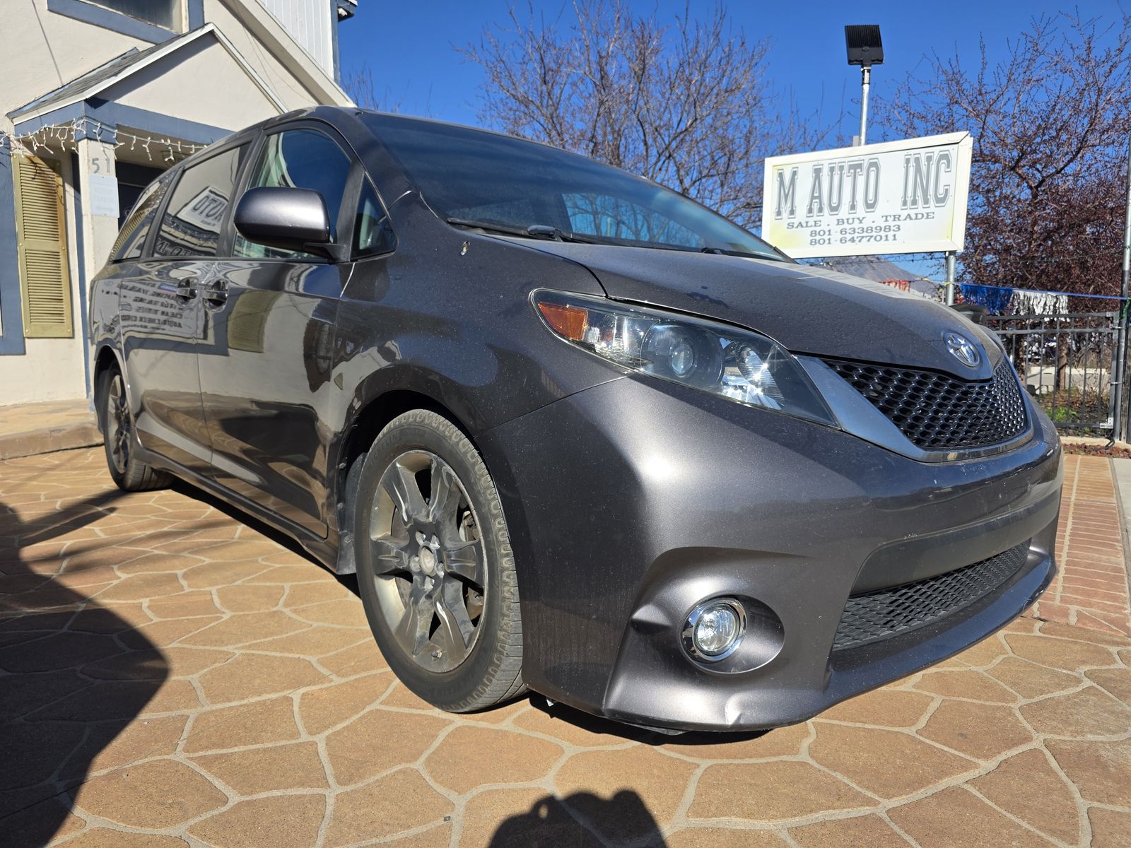 2011 TOYOTA SIENNA SE 8-Passenger