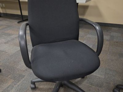 SitOnIt TR2 Conference Mid-Back Task Chairs — 113 Available