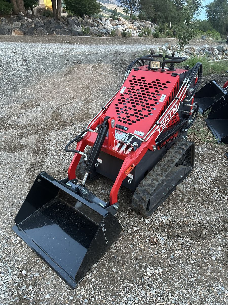 Brand New Mini Skid Steer Loader - AGT YSRT14