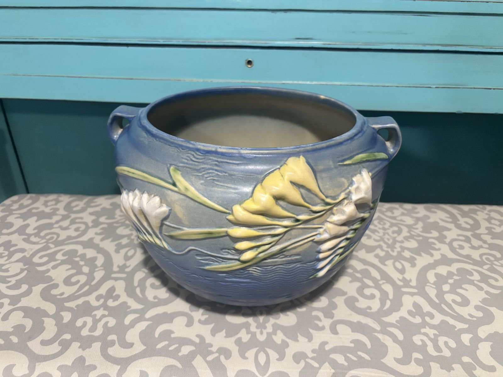 Roseville pottery vase 669-8