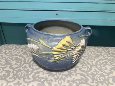 Roseville pottery vase 669-8
