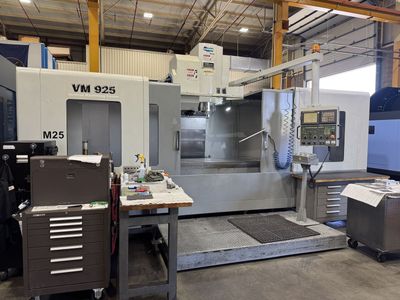 2005 DOOSAN VM925 CNC VERTICAL MACHINING CENTER