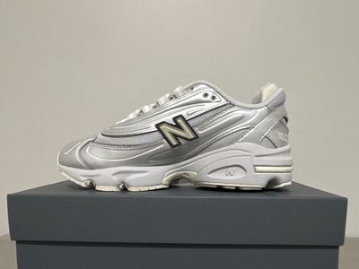 New Balance 1000 Men’s Low Top Lace-Up Sneakers Gray/Beige M1000FLV - Size 5