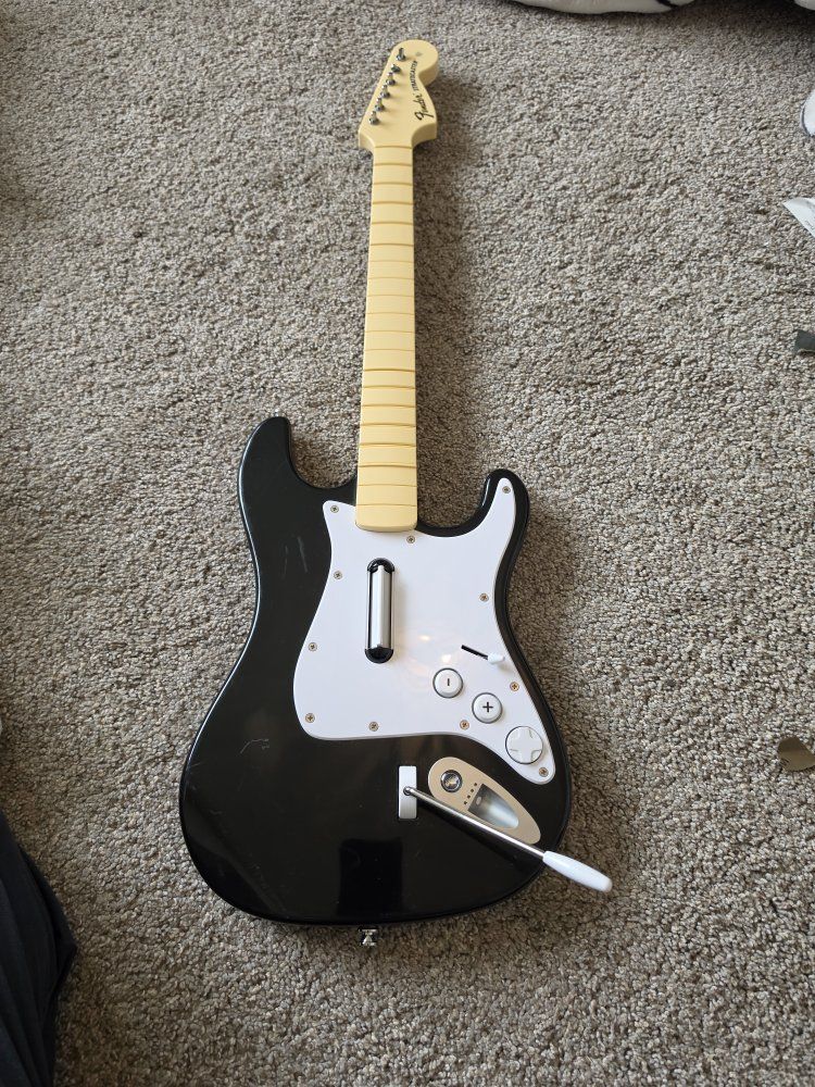 Rock Band Wireless Fender Stratocaster Guitar Controller for Nintendo Wii (No doggle)