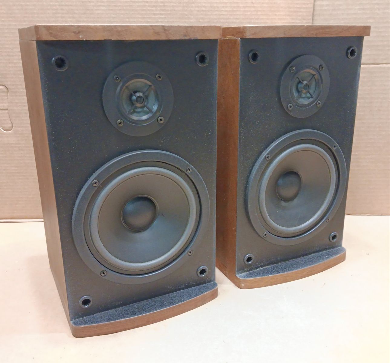 Realistic Nova 14 Bookshelf Speakers