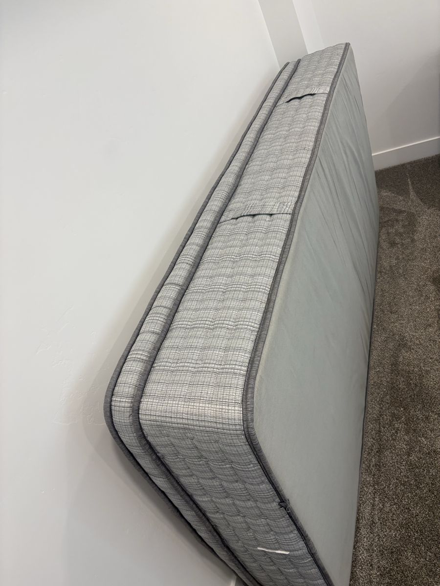 King Koil Luxury Mattress Twin XL - Excellent Condition, No Stains, Smoke-Free Home