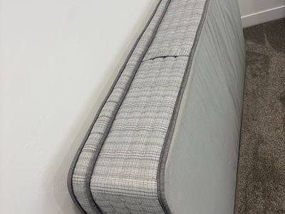 King Koil Luxury Mattress Twin XL - Excellent Condition, No Stains, Smoke-Free Home