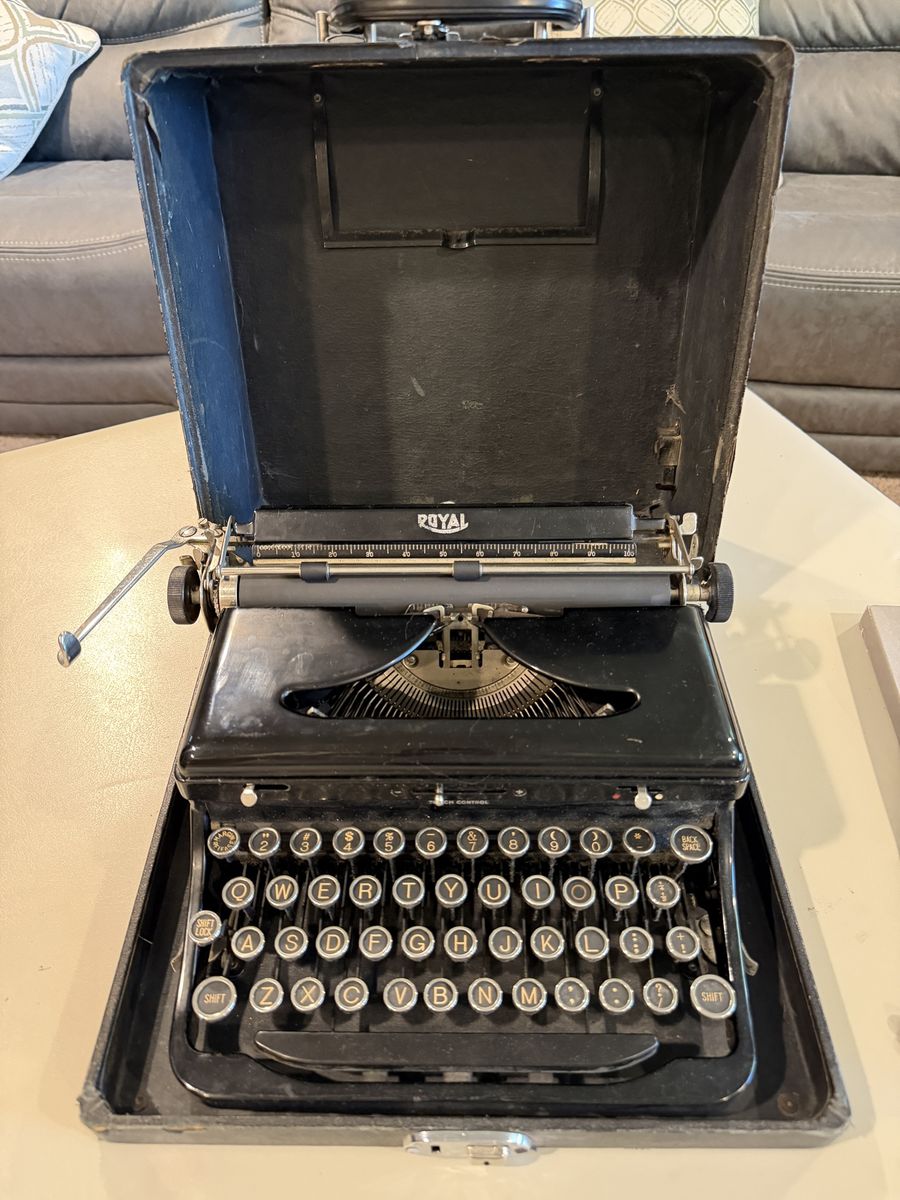 1930’s Vintage Typewriter