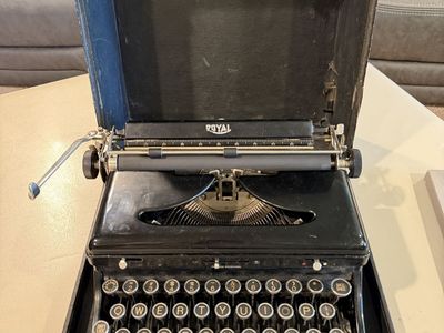 1930’s Vintage Typewriter