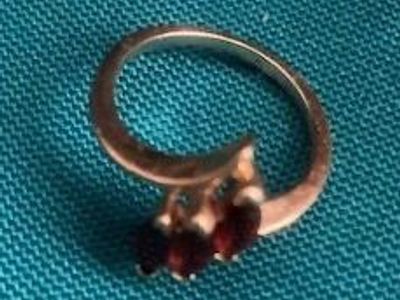 Garnet/Gold Ladies Ring