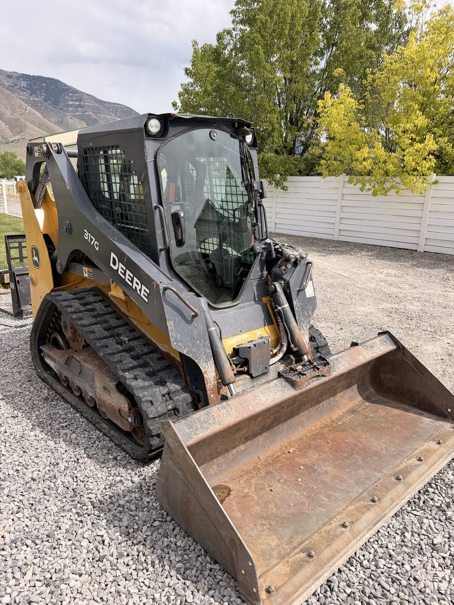2019 John Deere 317g