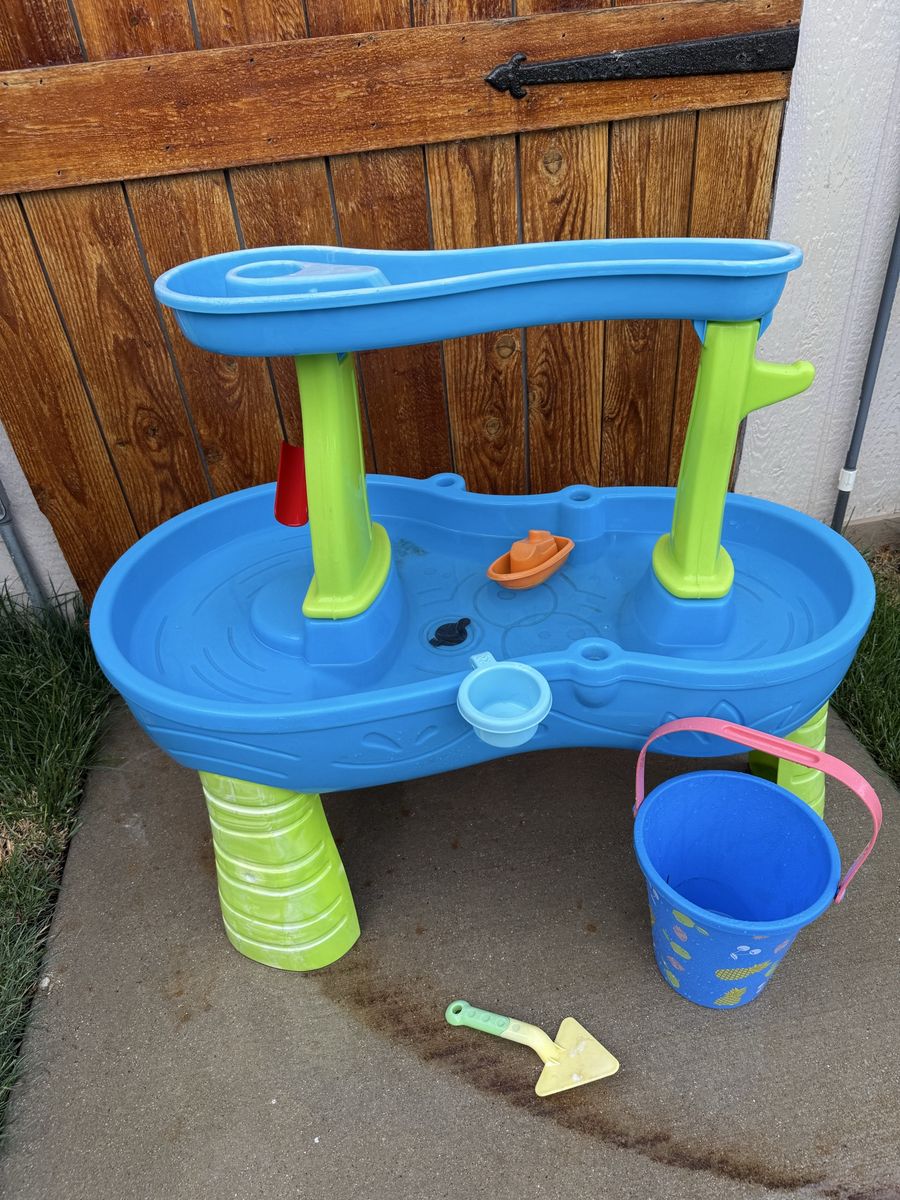 Step 2 XL tiered sand and water table