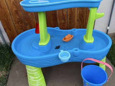 Step 2 XL tiered sand and water table