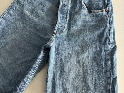 Levi’s Ribcage Straight Ankle Jeans - Size 30