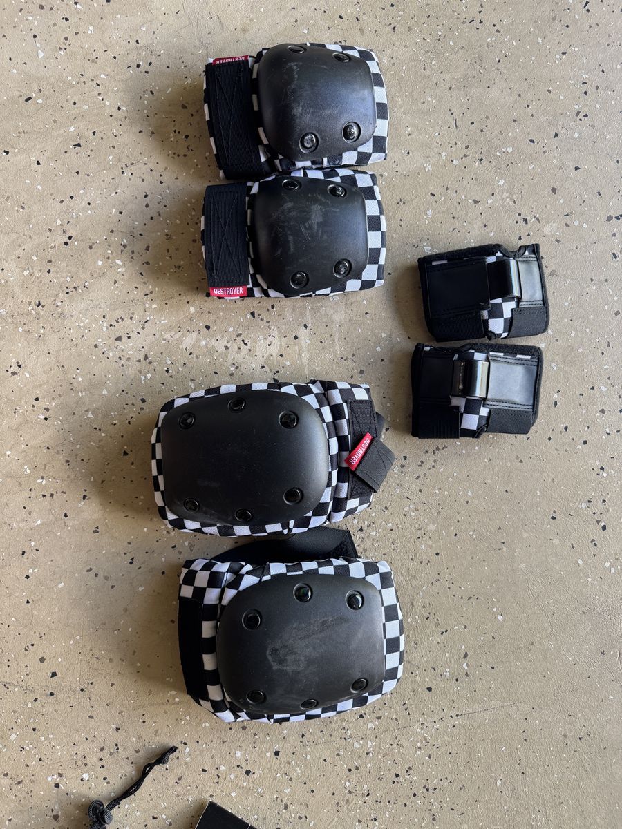 Destroyer Grom skate pads.
