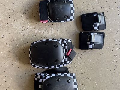 Destroyer Grom skate pads.