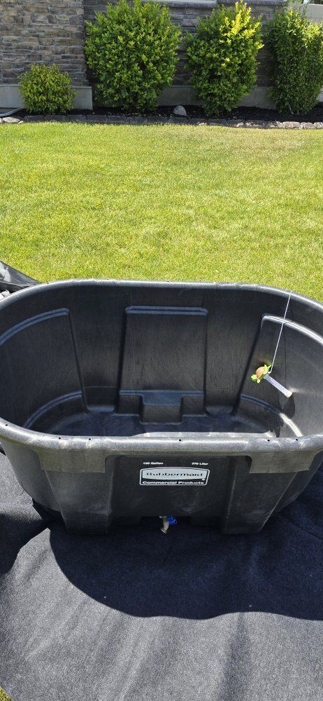 100 gallon Rubbermaid cold plung