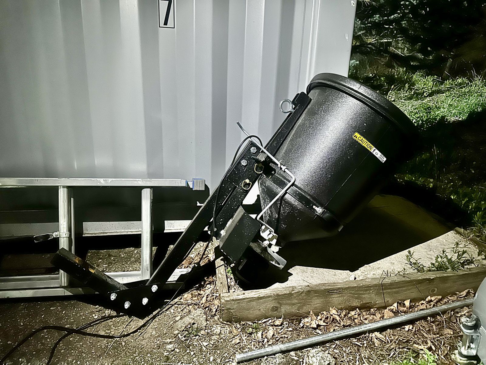 12V Hitch-Mount Salt/Seed Spreader