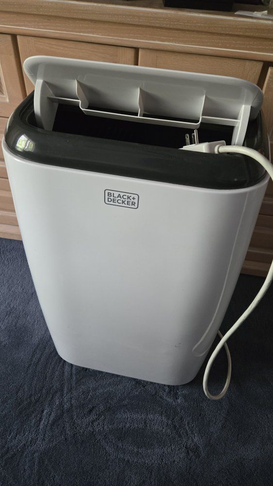 NEW- PORTABLE AC Unit ( Black&Decker)