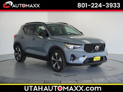 2023 Volvo XC40 B4 Ultimate Dark Theme