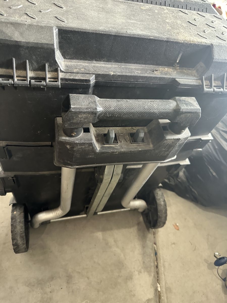 Stanley FatMax Rolling Toolbox (needs good ccleani