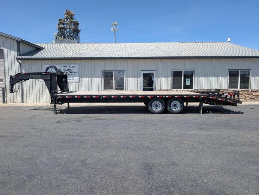 2015 Big Bubba's Trailers 101x27 Gooseneck Flatbed Trailer 14K 2 Ramps Popup