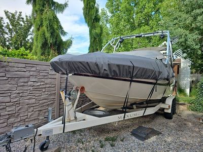2001 Maxum 2100SD