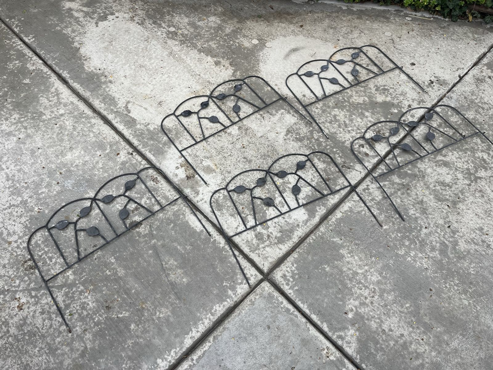 Metal Garden Fencing Leaf Design