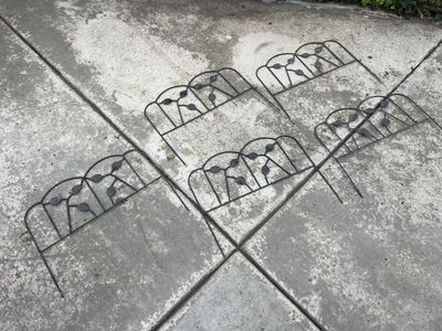 Metal Garden Fencing Leaf Design